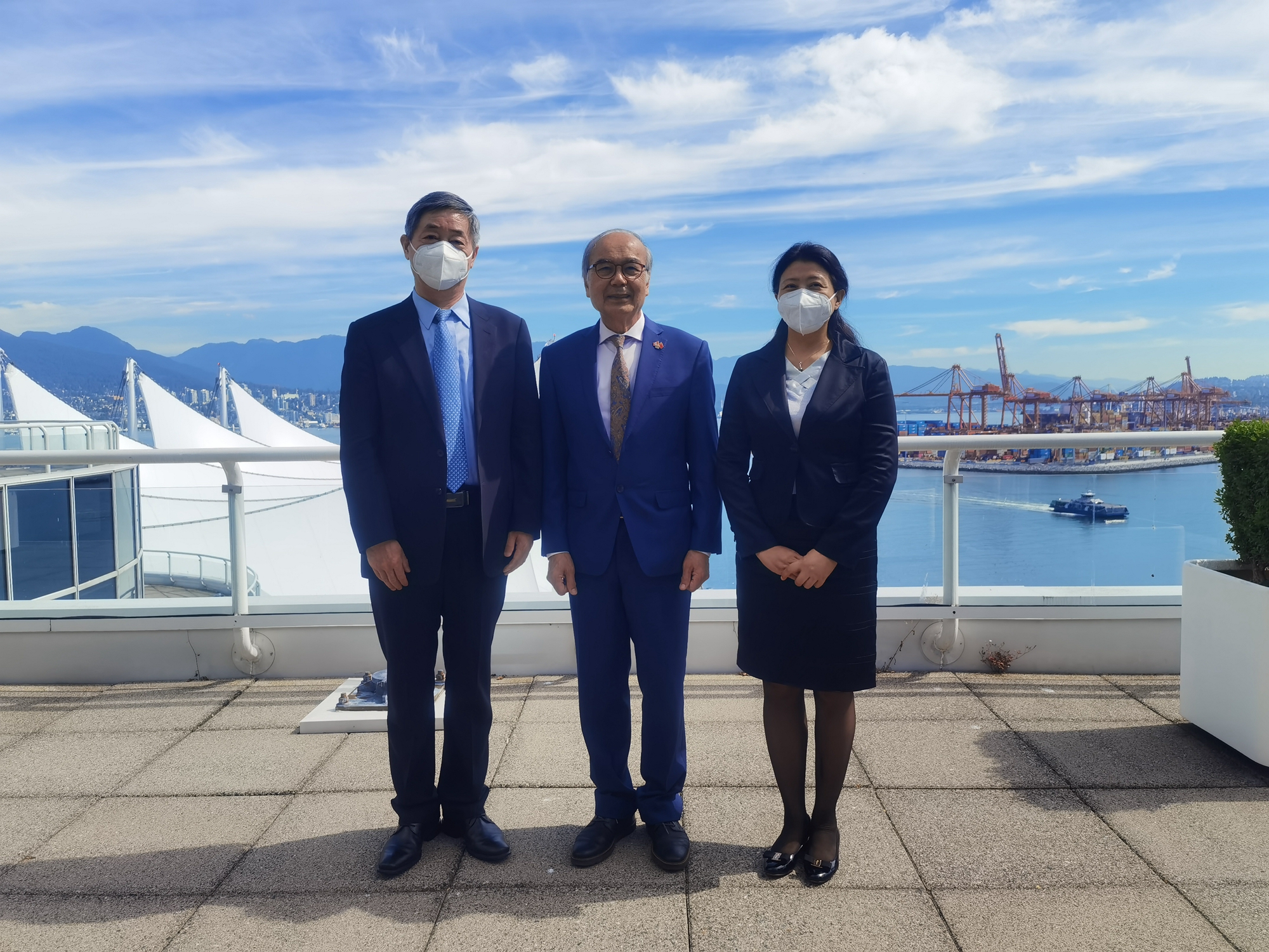 王鹏参赞拜会塞矿产资源部长马泰