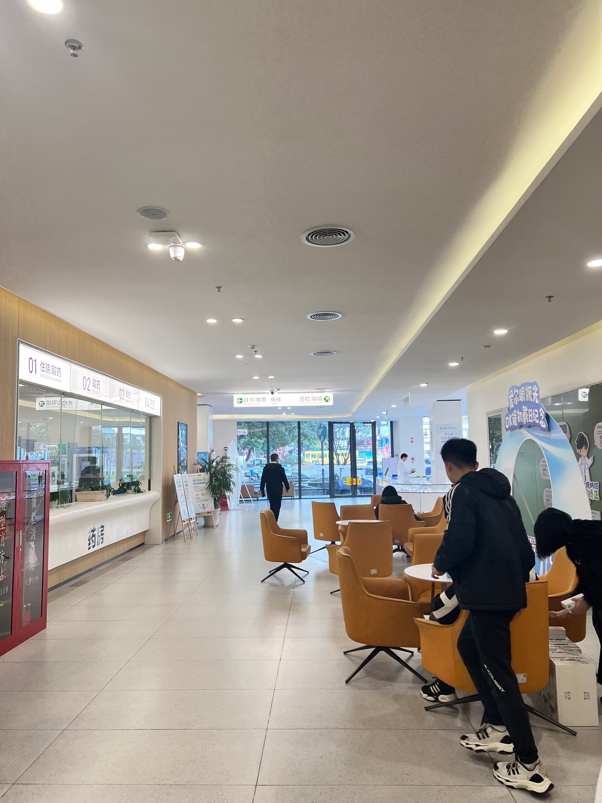 深交所组织机构投资者走进爱尔眼科