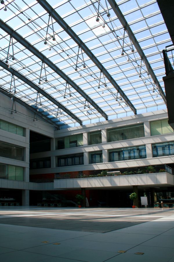 香山股份拟继续推进香山电子股权转让，挂牌底价较前次下调10%