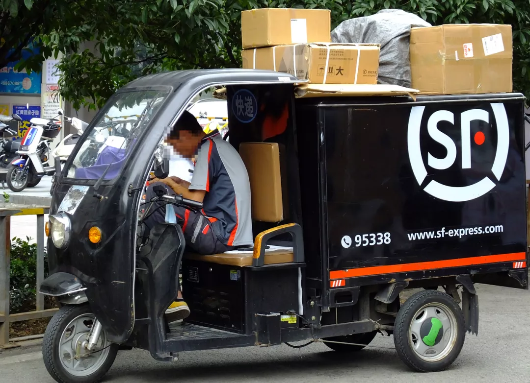 探路者三季度净利下滑近七成，18.58亿定增“补流”必要性受质疑