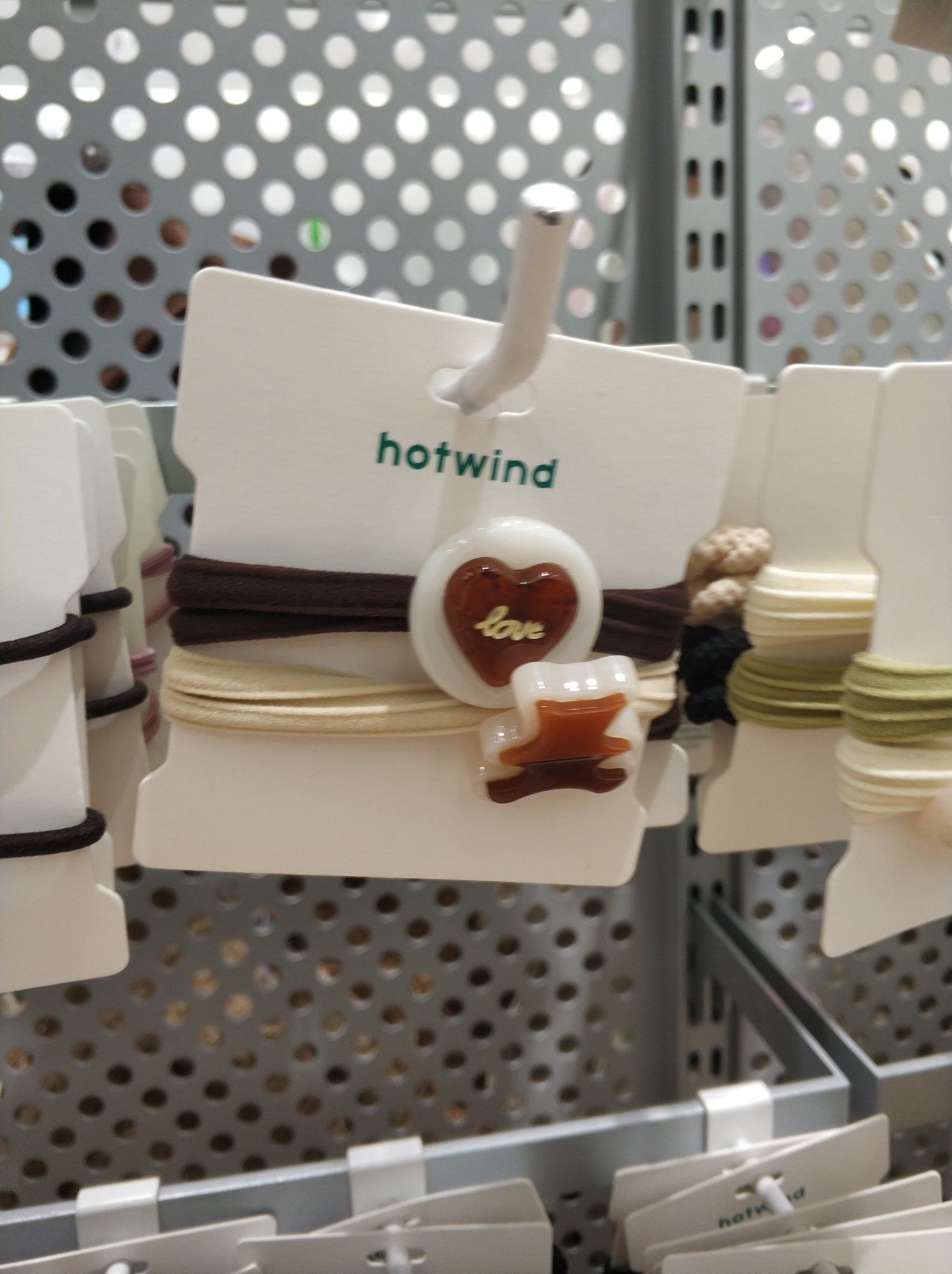 户外风刮到购物中心一层