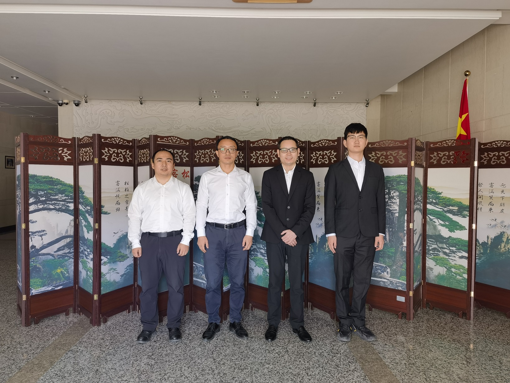 于维华参赞会见中轻国际马里负责人