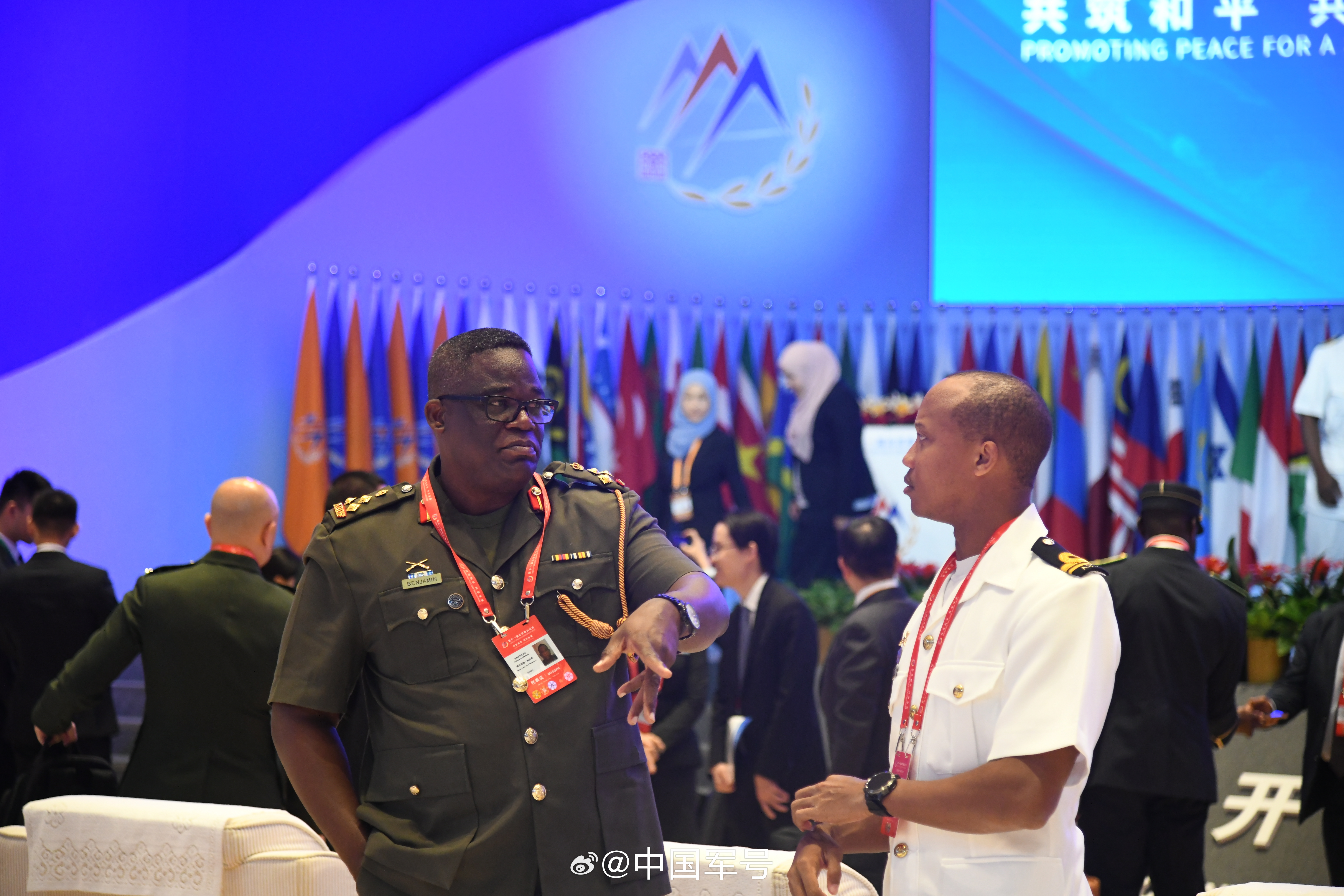 驻几内亚比绍大使杨仁火出席几比中资企业联合会揭牌仪式