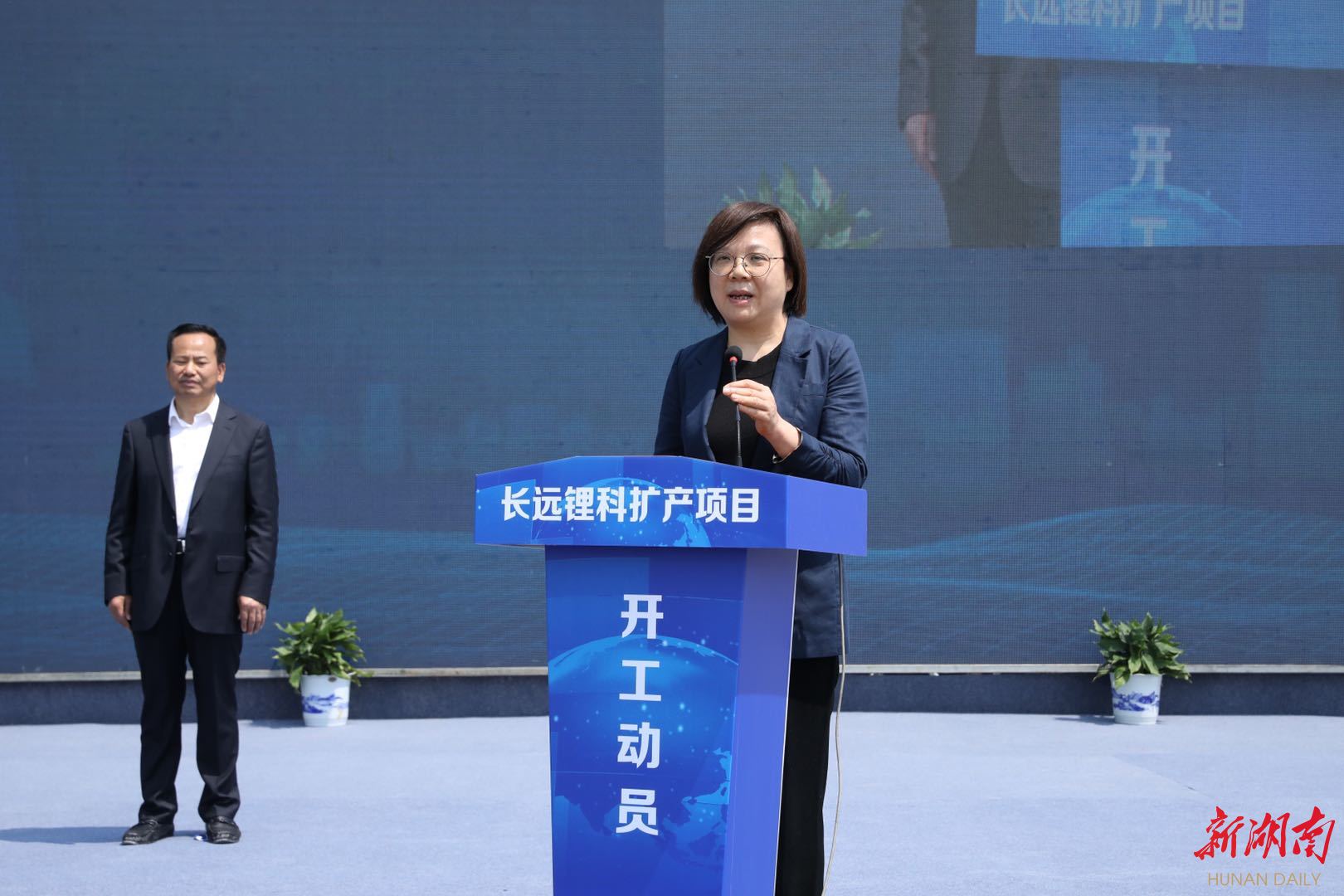 安巴政府将参与建设酿酒企业合资项目