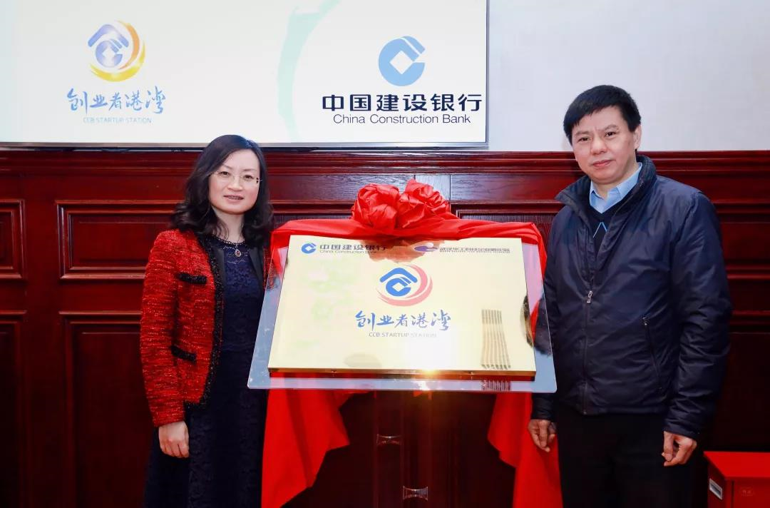 中国创投机构，批量从银行拿钱