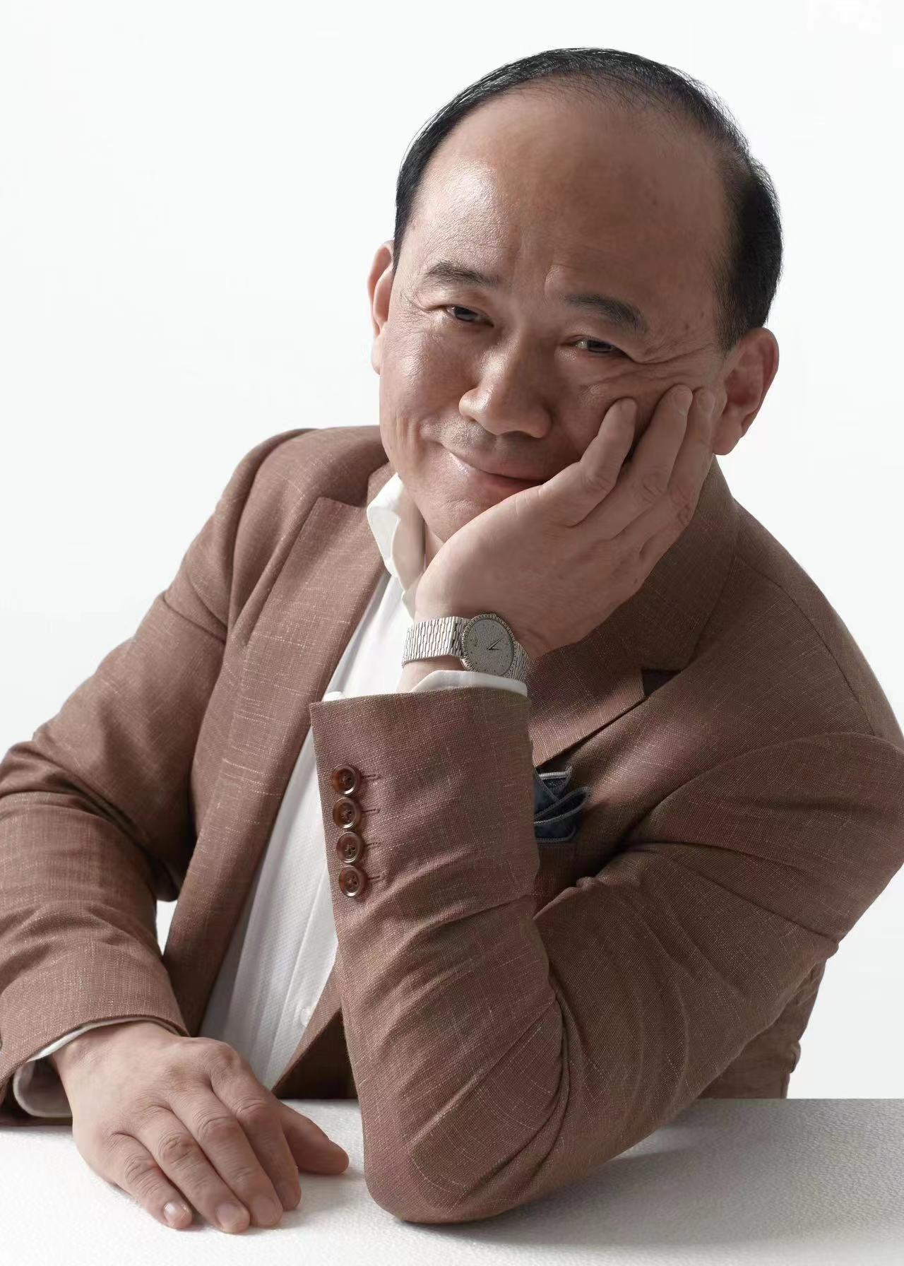 油罐车事件余波未了：前湖北首富兰世立公开道歉后“硬刚”金龙鱼