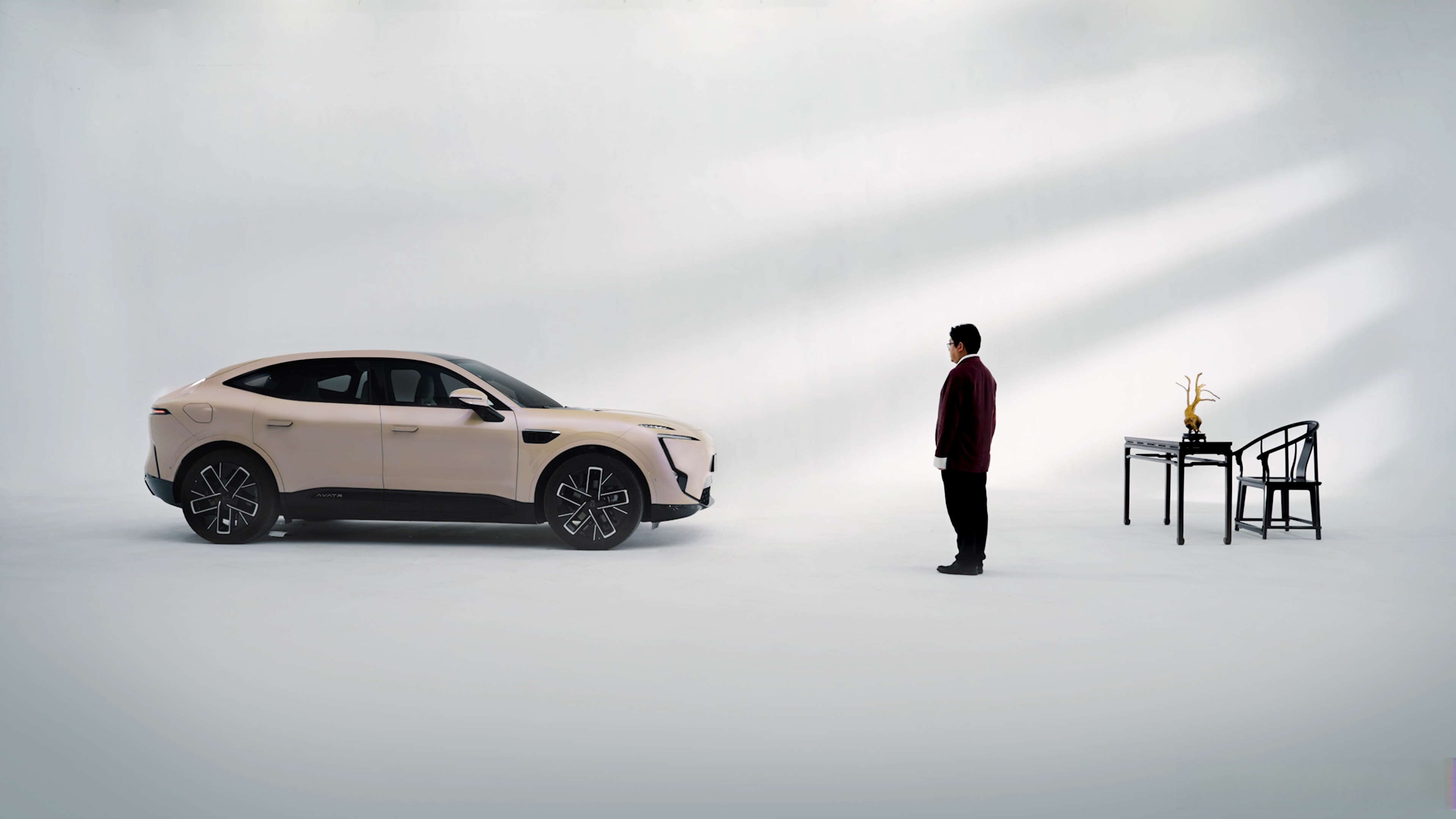 阿维塔求变：抱紧华为、告别个性走向大众