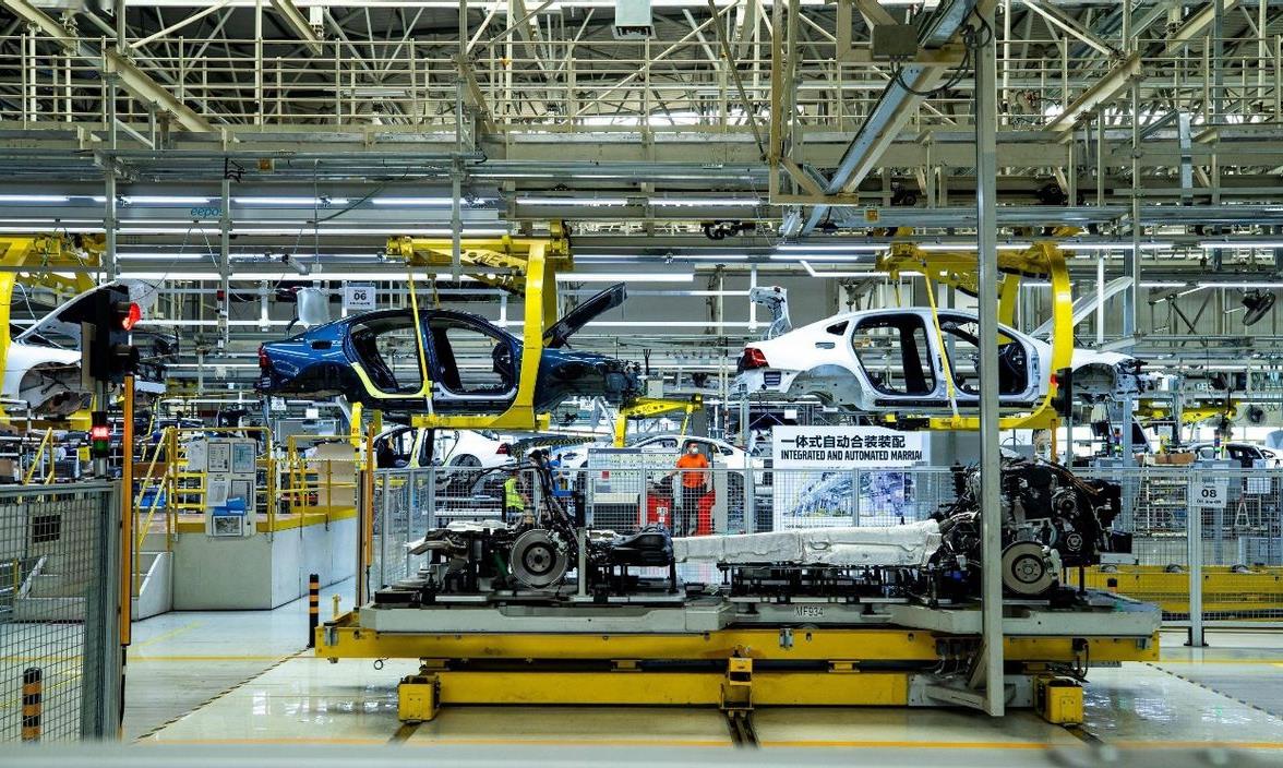 原材料、芯片与软件“卡脖子”，中国汽车供应链如何破局？