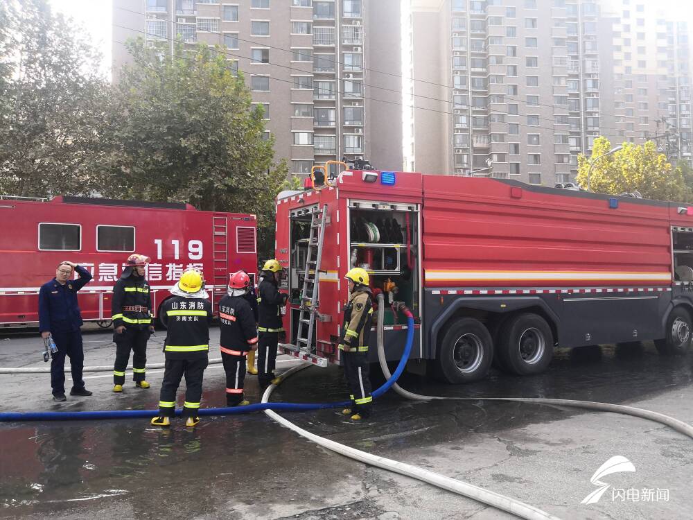 记者直击：香港大埔大火已造成44人遇难，有老者称“住了几十年，没见过这么大的火”
