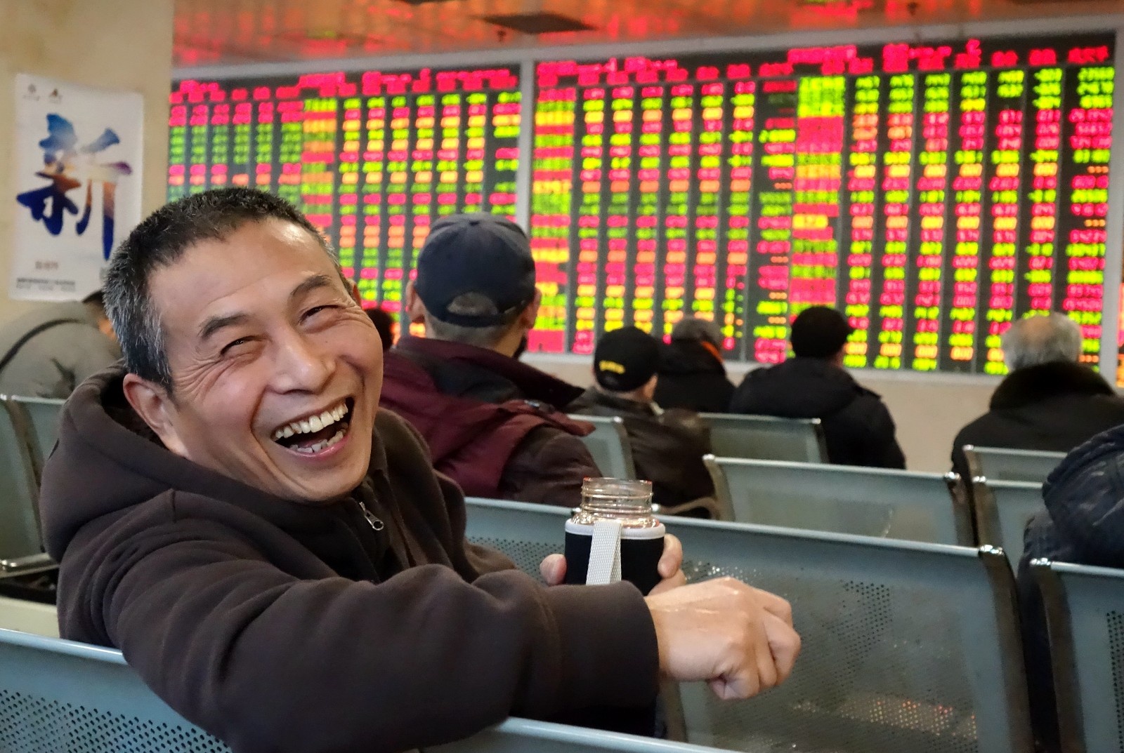 万科股价大跌 多只债券临时停牌