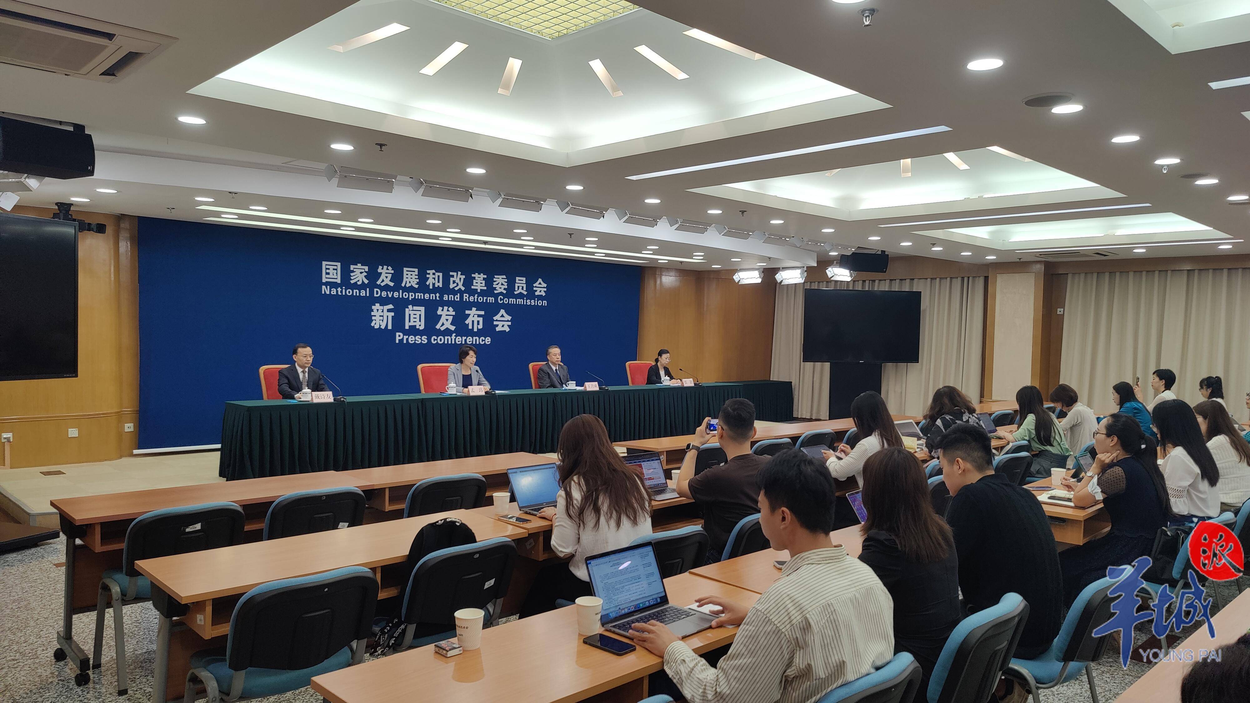 国家发展改革委：已推出140余项配套制度，推动《民营经济促进法》各项要求落实