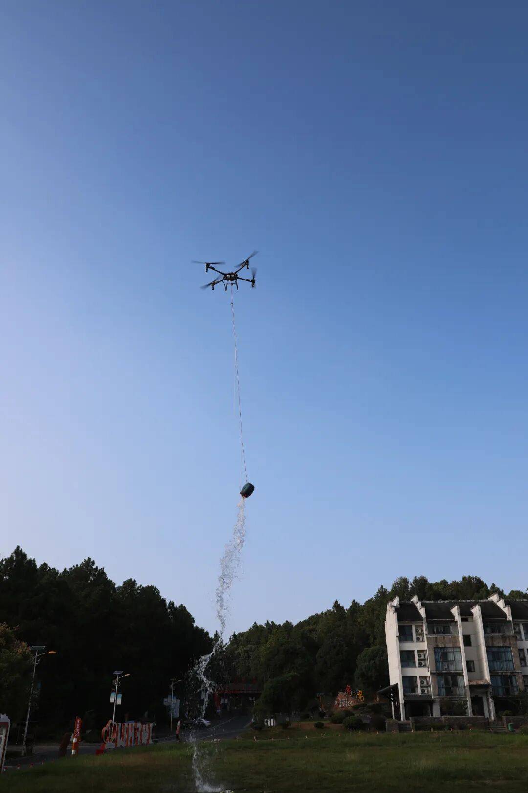 香港大埔火灾救援：无人机如何才能真正解决高空灭火难题？