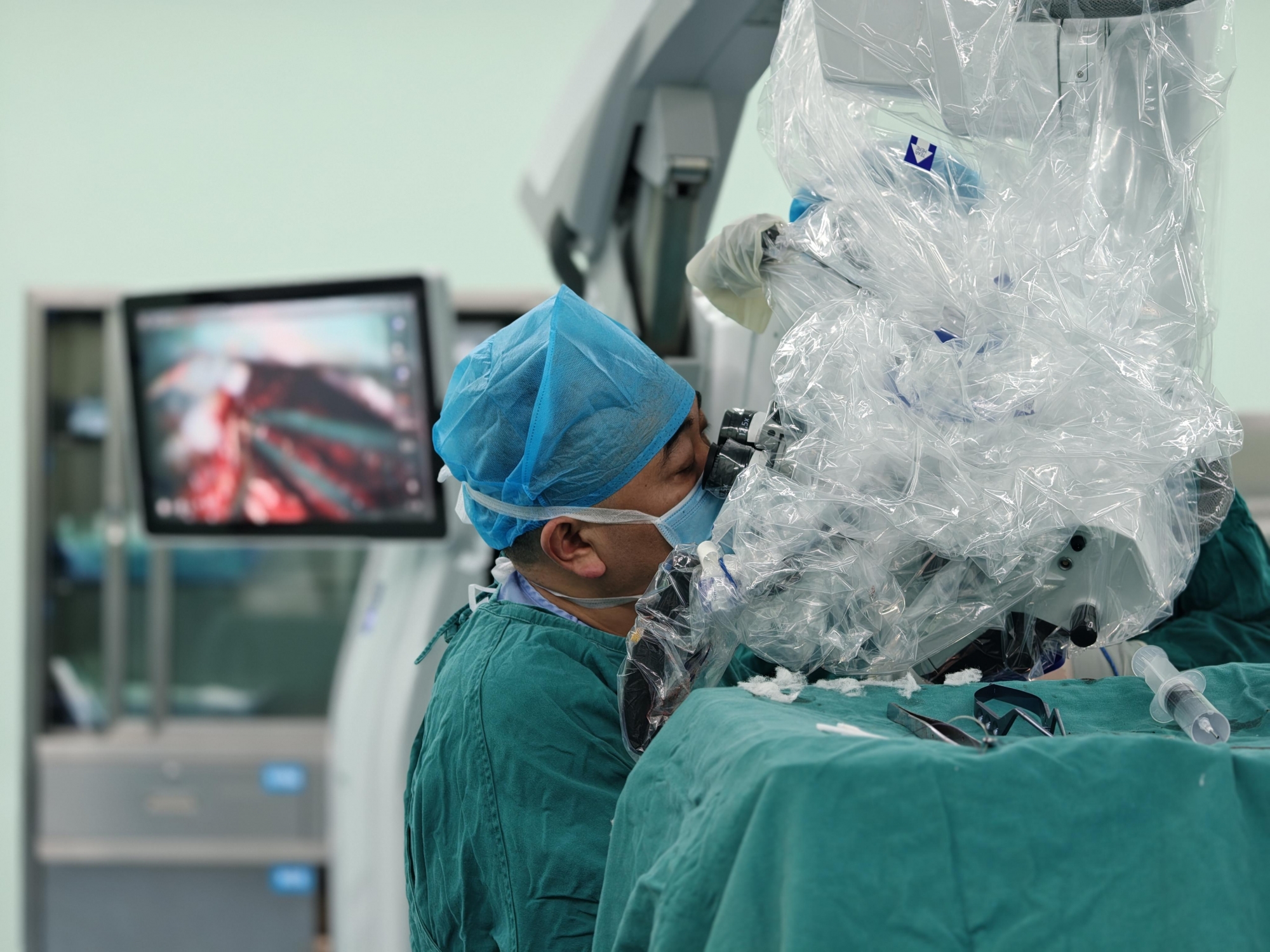 全国首例“医保价”脑机接口手术在武汉完成