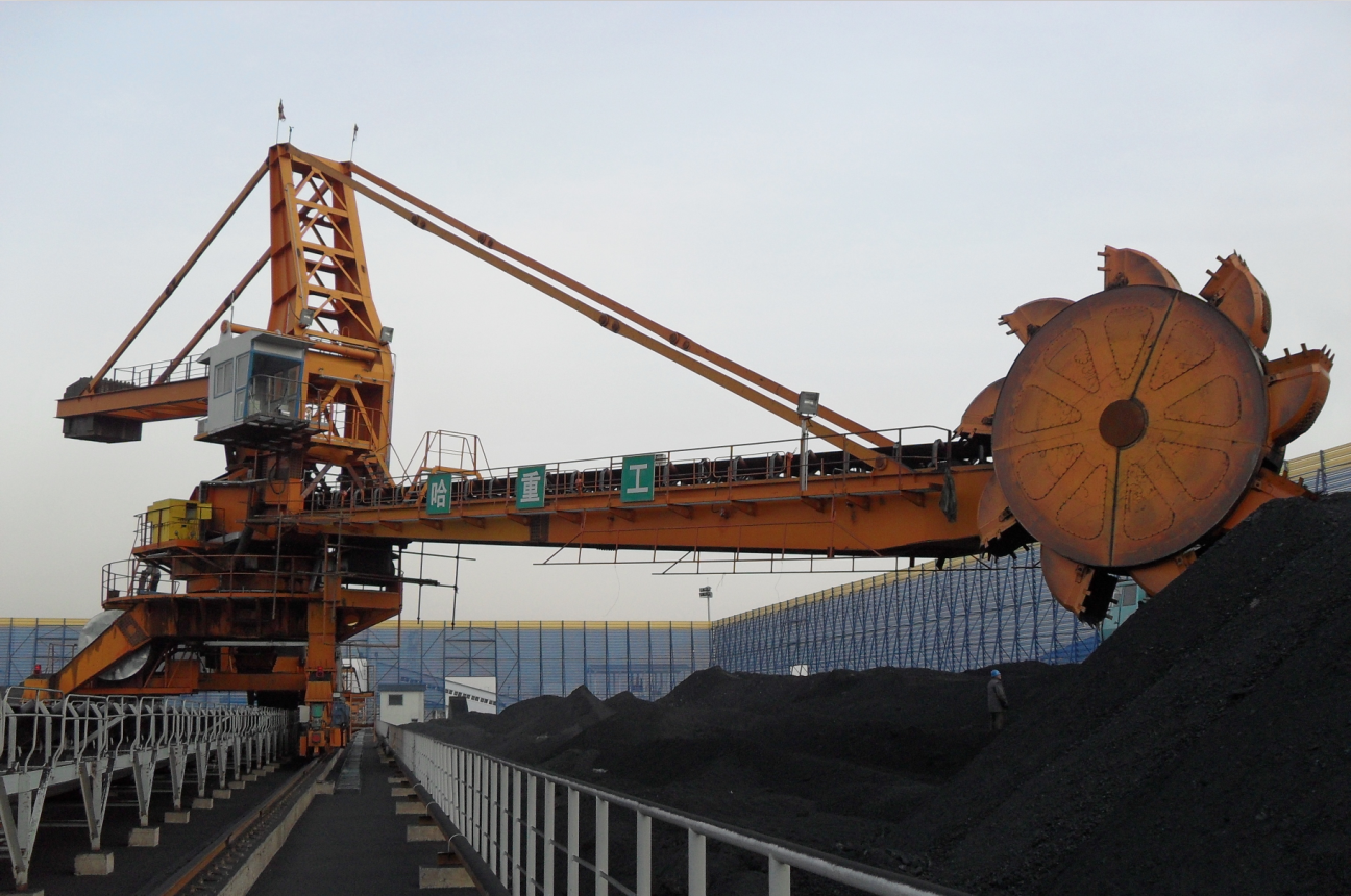 润邦股份：KOCH获全球最大门式堆取料机项目