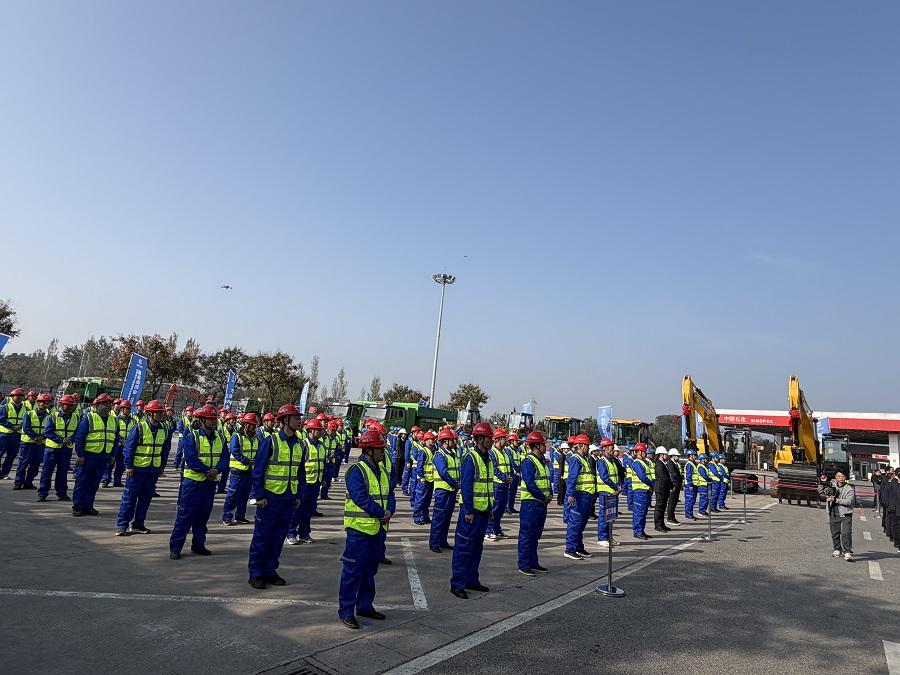 由中国路桥承建的通往波热加的高速公路开工建设