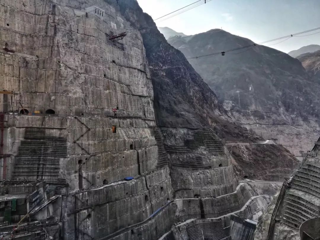 75亿大坝建设被曝偷工减料 监理接受有偿异性陪侍