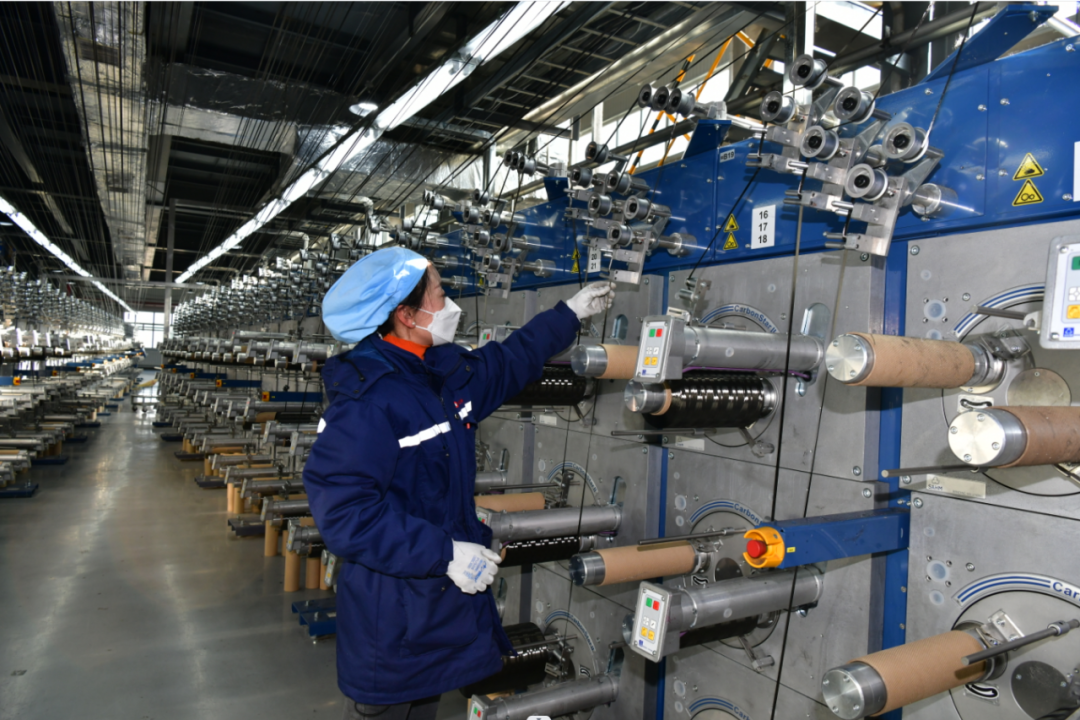 华阳股份：年产200吨高性能碳纤维项目投产