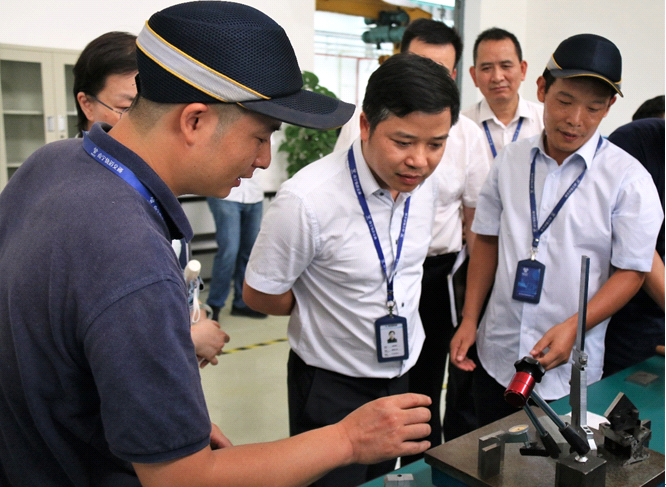 宋扬参赞会见蜀道集团总工程师