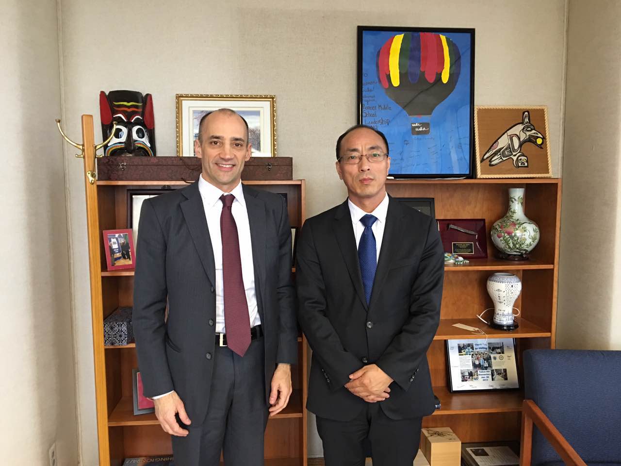 赵锁成参赞拜会东帝汶民航局局长