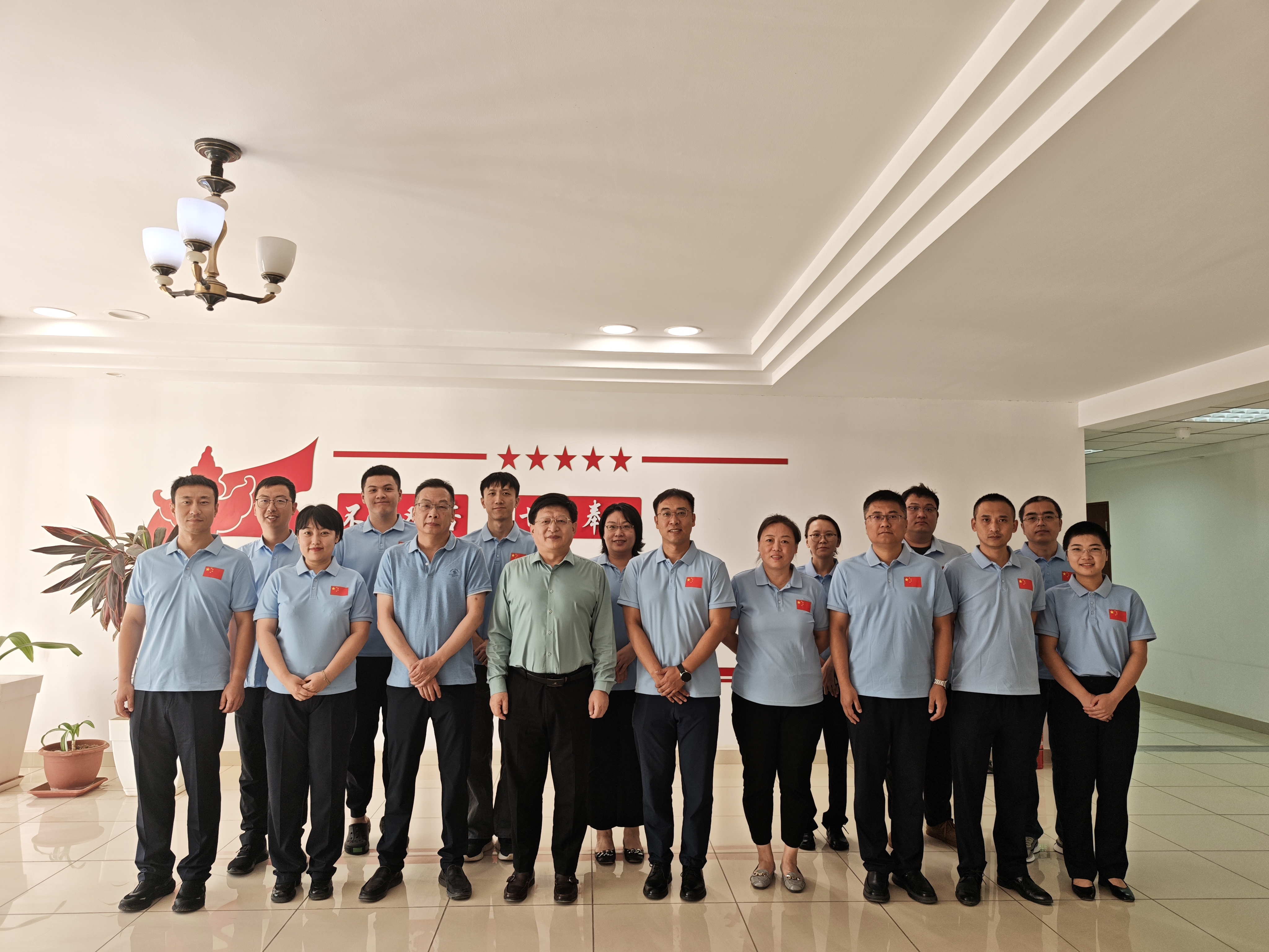 唐中东大使会见毛里塔尼亚努瓦迪布大区议会主席