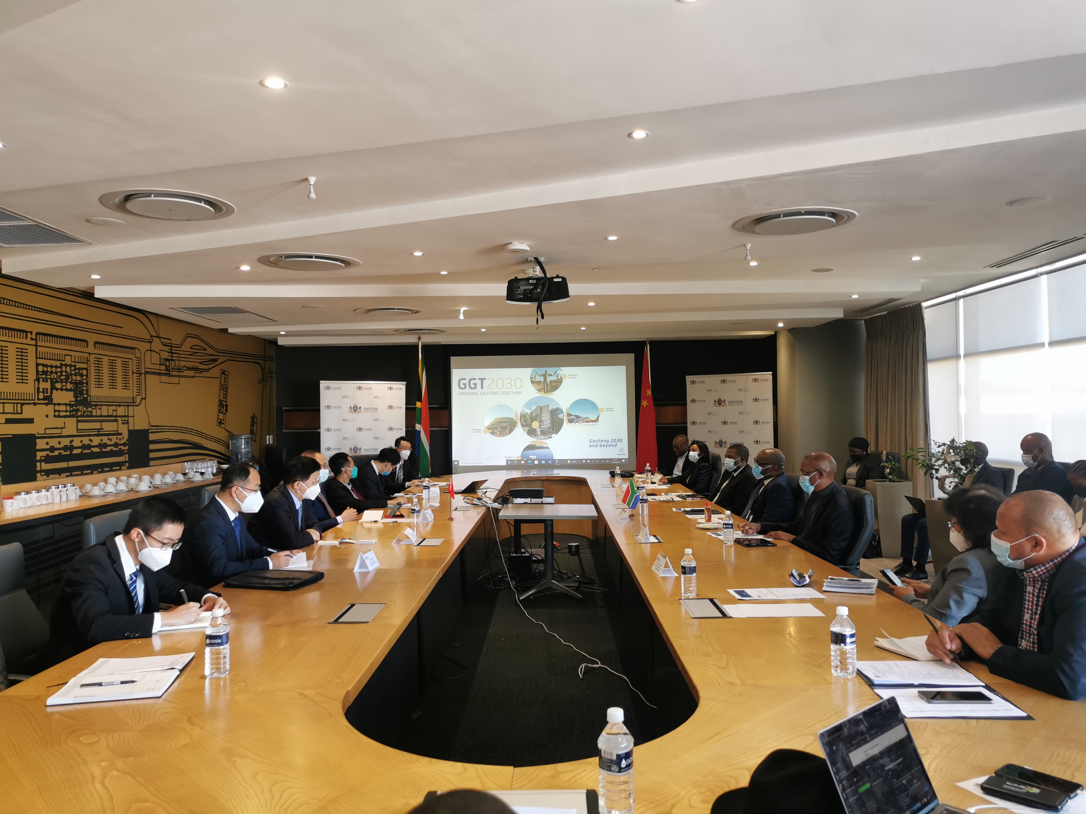 唐中东大使会见毛里塔尼亚努瓦迪布大区议会主席