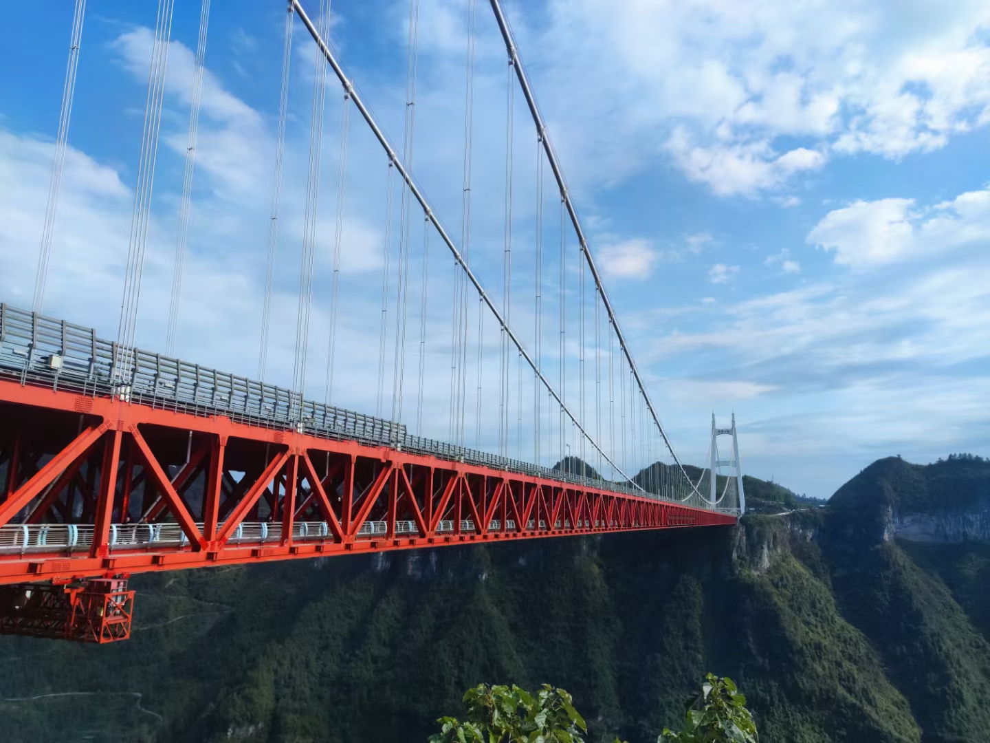 利比里亚约尔河大桥项目引发政府与民间成本争议