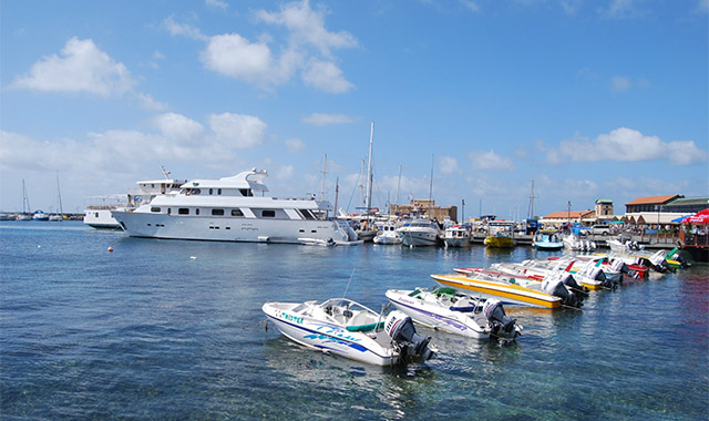 标普维持塞浦路斯A-评级，并将展望上调至积极