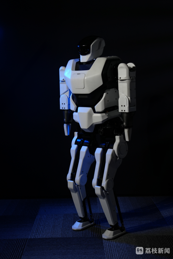 曹操出行与越疆达成战略合作,人形机器人入驻行业首个“绿色智能通行岛”