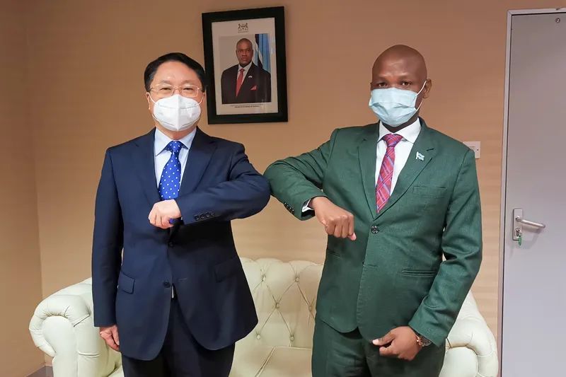 尹承武大使会见利新任矿能部长廷班