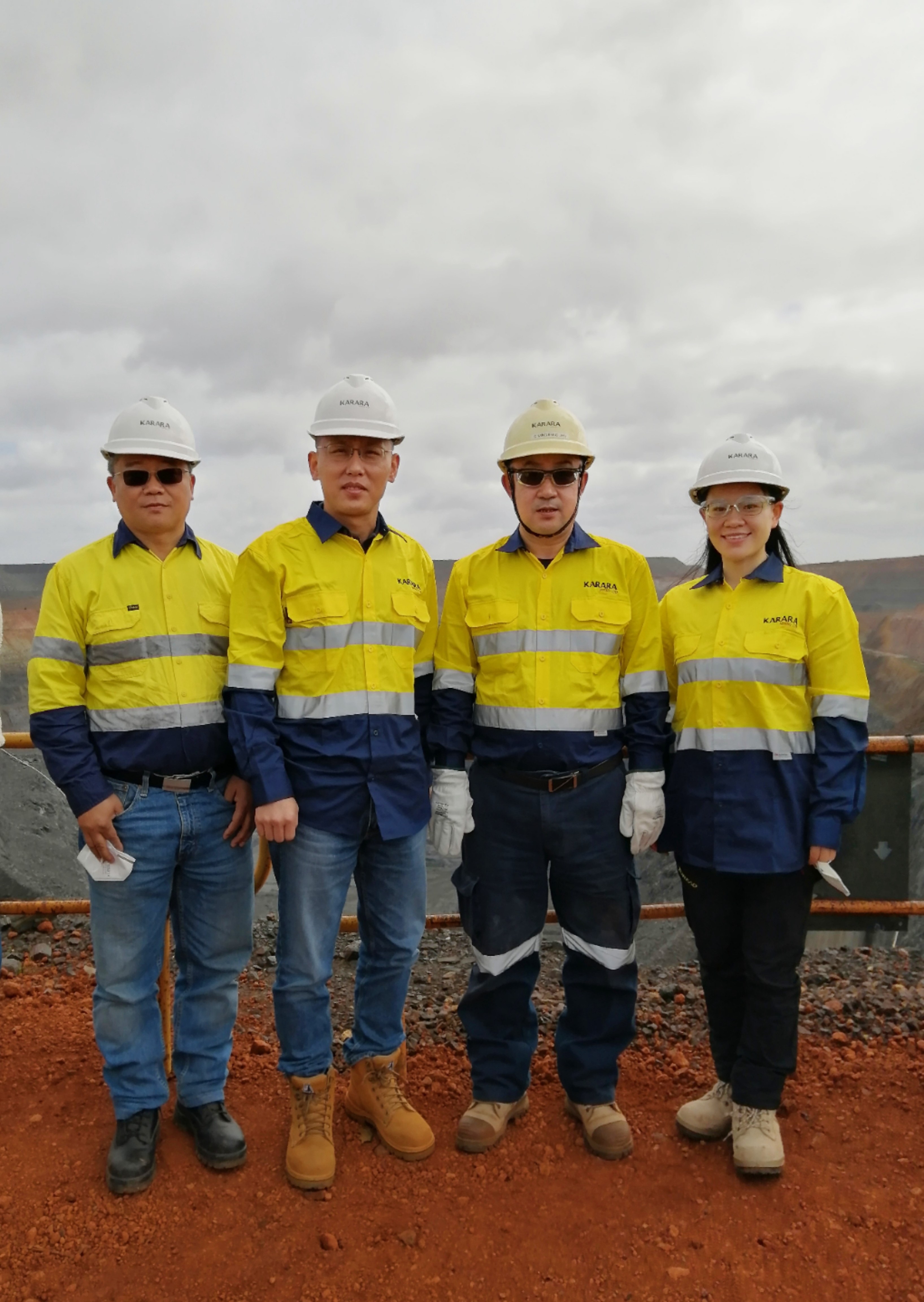 吕瑞浩公参会见非盟工会主席迪拉姆