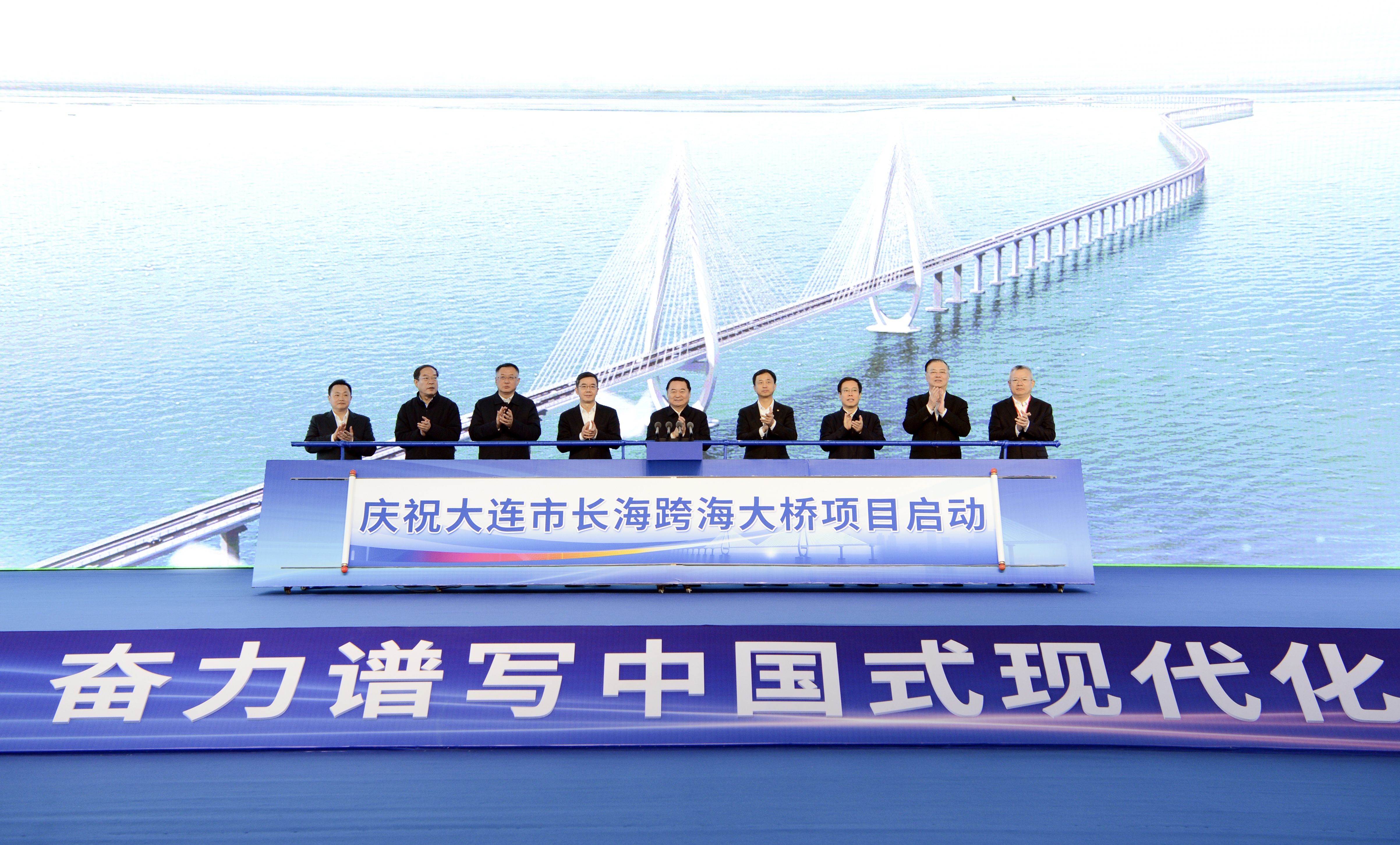 驻非盟使团团长蒋烽大使会见中建集团总经理文兵