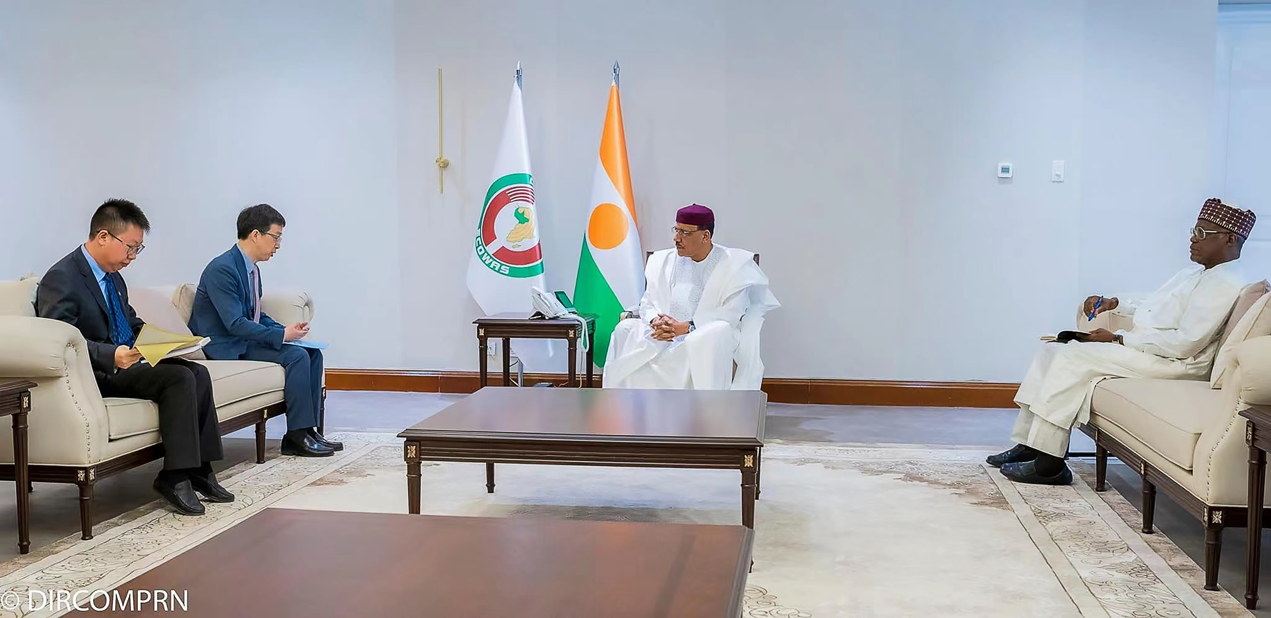 驻非盟使团团长蒋烽大使会见非盟委员会农业委员维拉卡蒂