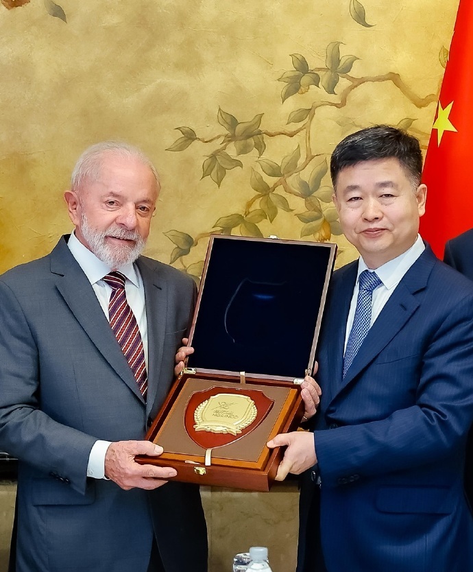 吕瑞浩公参率团赴加纳和卢旺达访问非盟机构