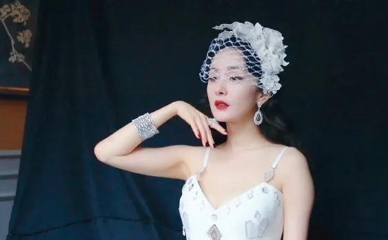 杨幂出任 Prada 代言人