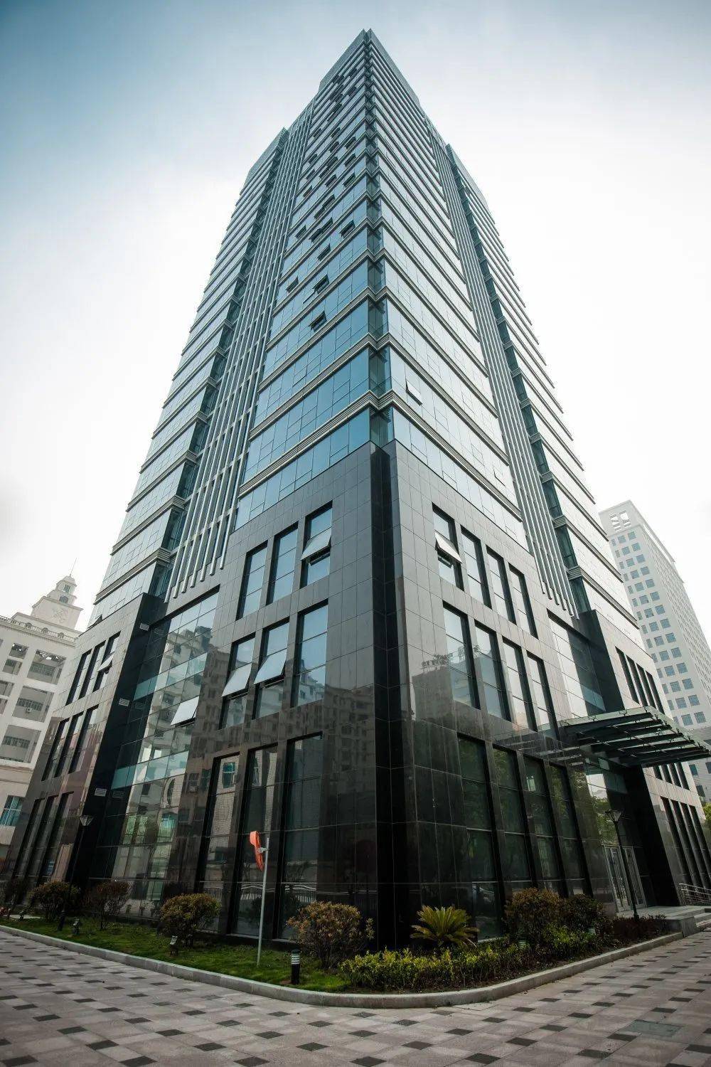 紧盯互联网巨头 法国调整数字服务税