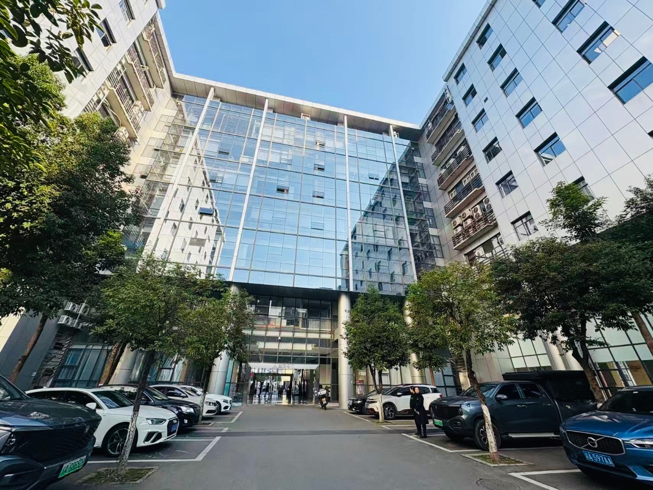 沪市债券新语丨全市场规模最大机构间REITs顺利发行 广连高速项目引领基础设施融资新范式