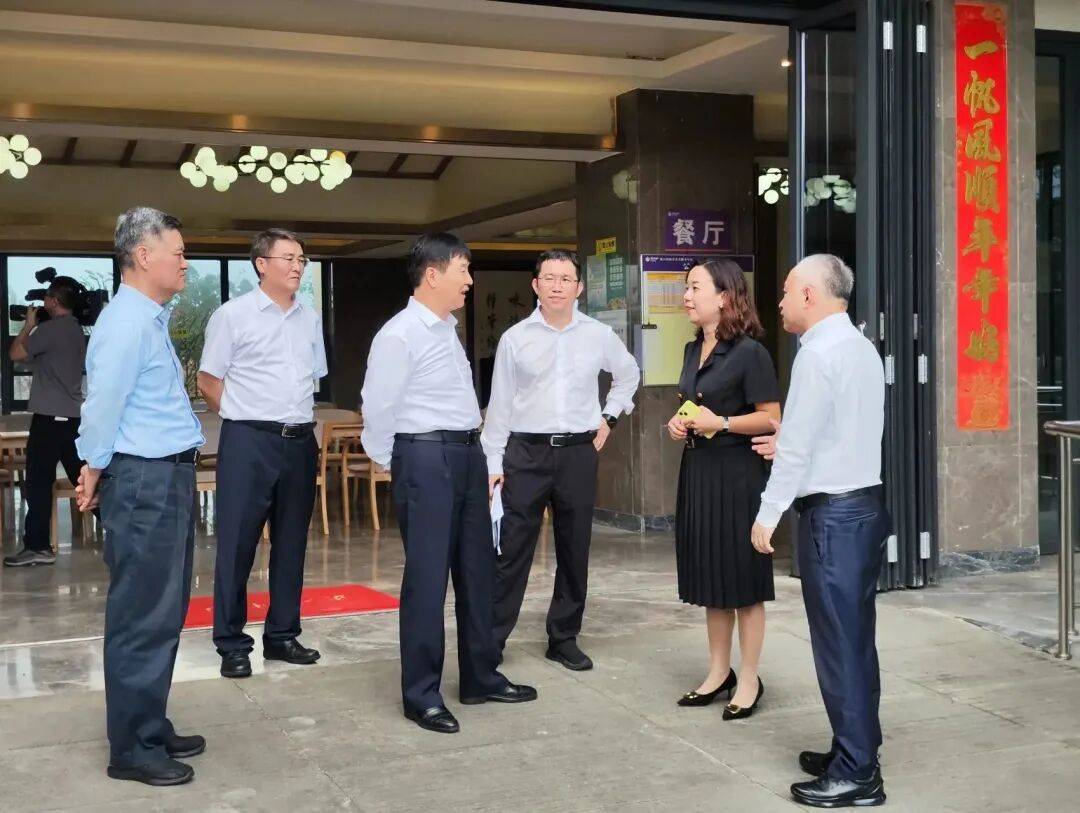 海南省省长刘小明会见中国黄金协会党委书记严弟勇