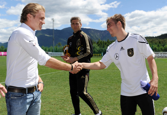 罗津公参会见意大利前财政部长特里亚