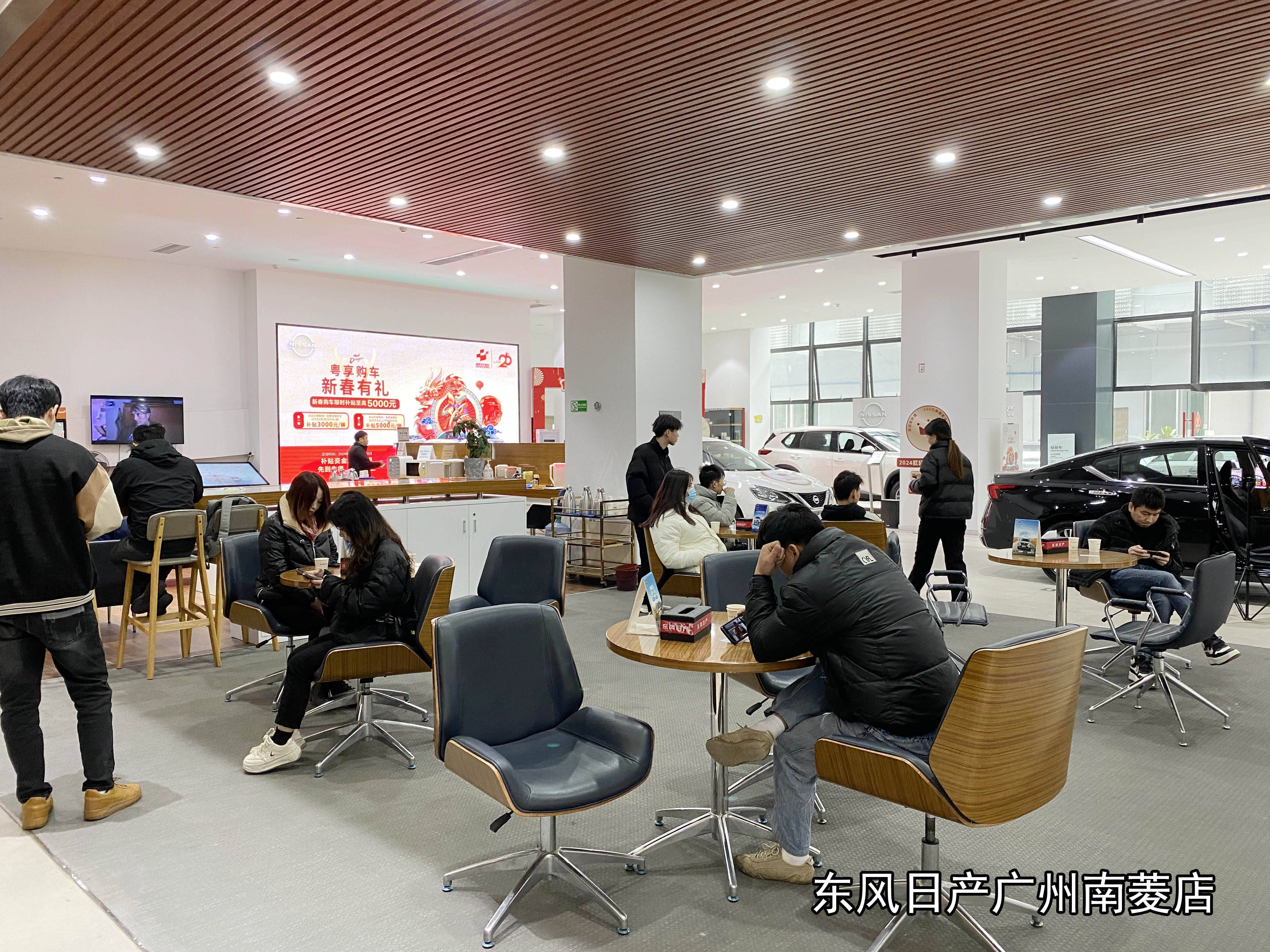 刘永好:促消费的核心是要有工作