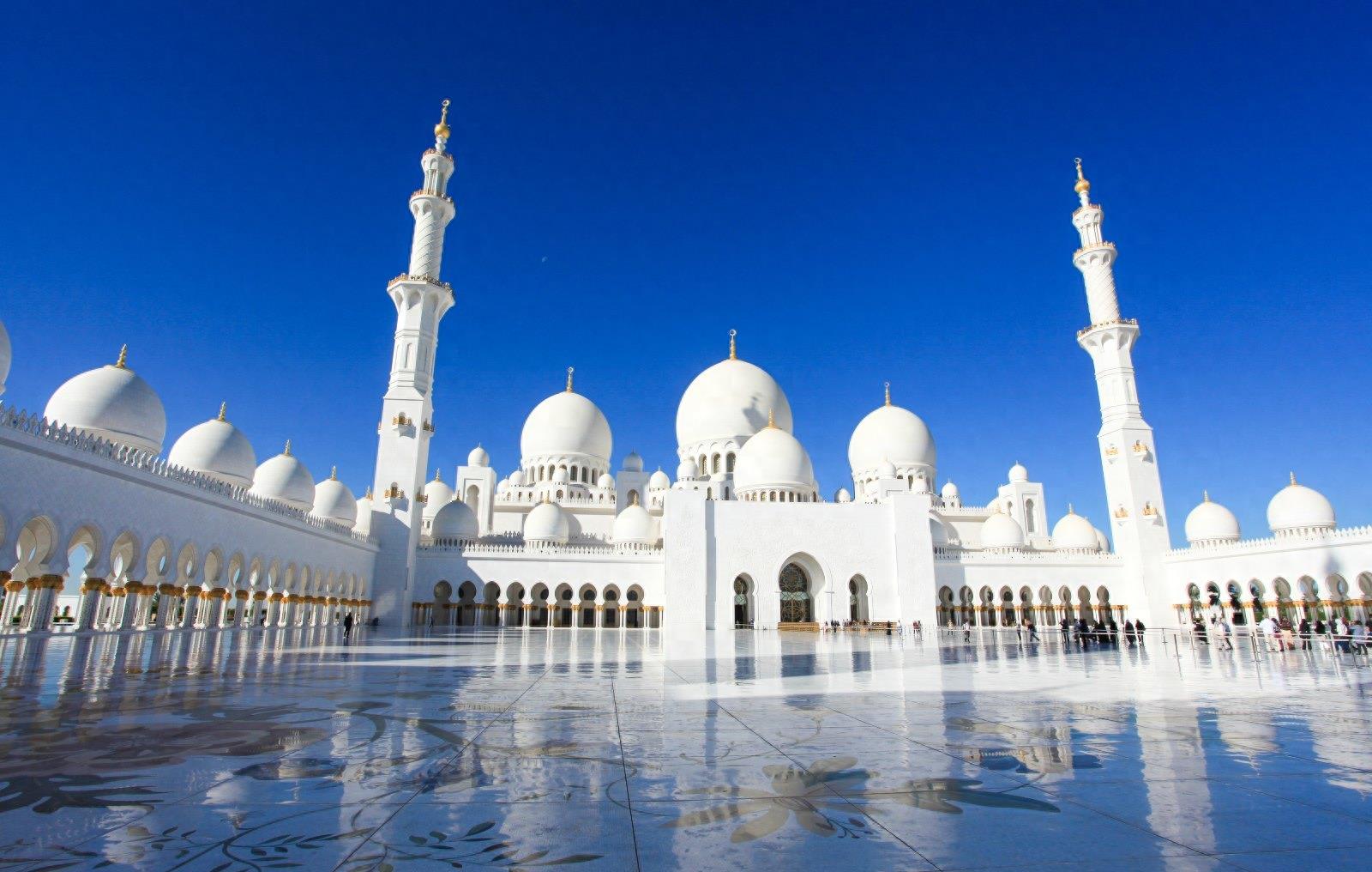 阿联酋非油经济与旅游表现亮眼