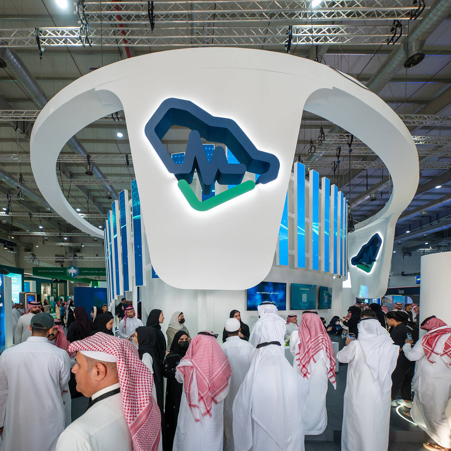 阿联酋非油经济与旅游表现亮眼