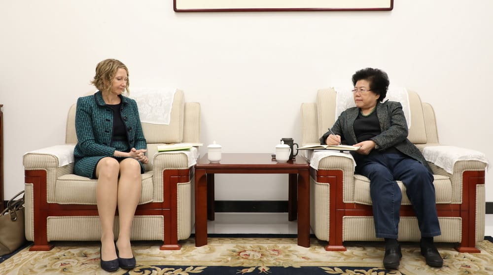 于维华参赞会见中轻国际相关负责人