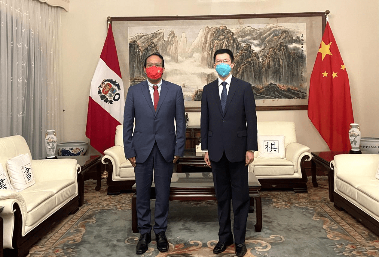 于维华参赞会见中国电建马里代表处负责人