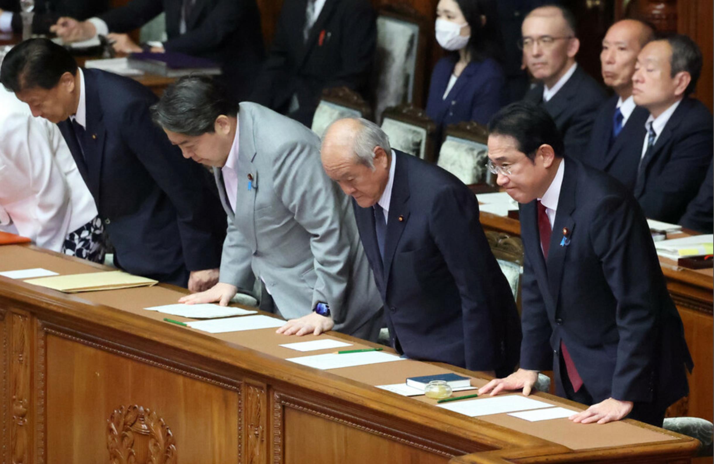 内阁决议通过两项能源税措施,旨在促进4500亿泰铢的投资并减少碳排放