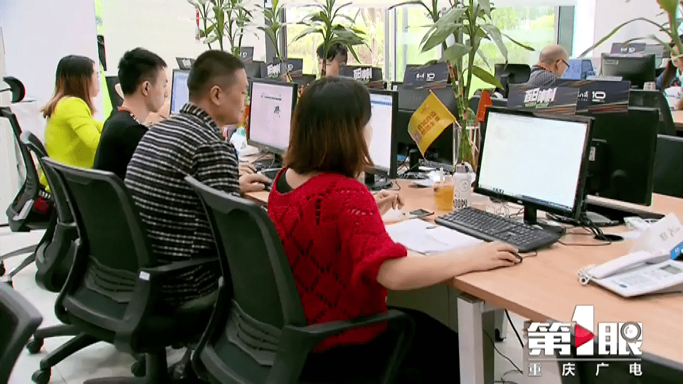 中信建投女总监联络资金中介，私下吃返费逾540万，一审获刑十年半