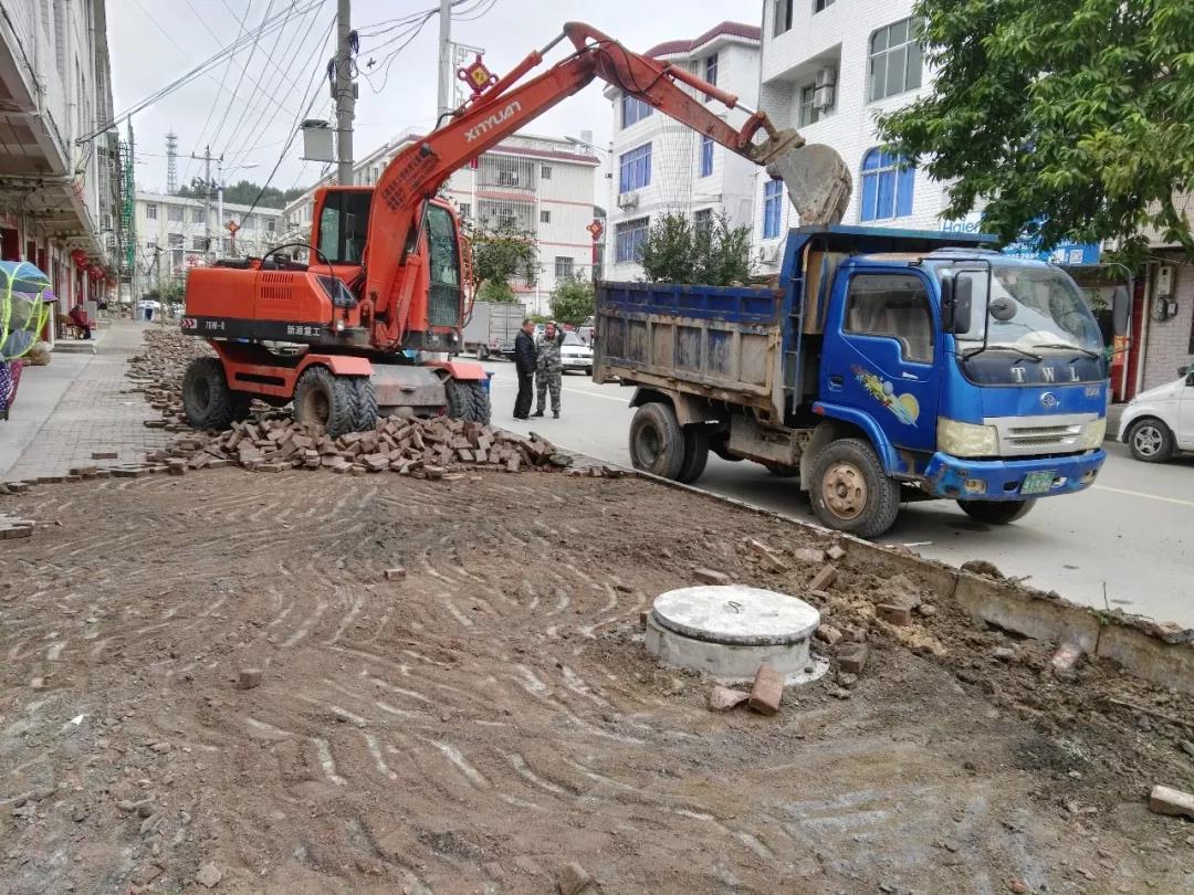 马累当地市场道路扩建工程启动