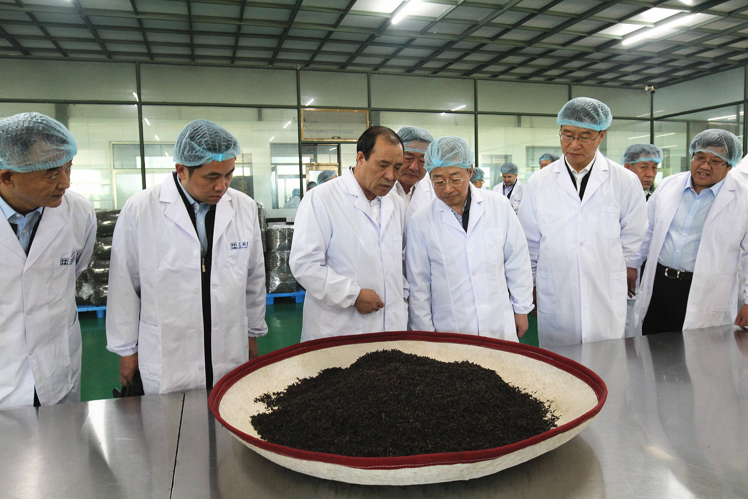 中国农业发展银行行长张小东一行到访上海清算所并调研