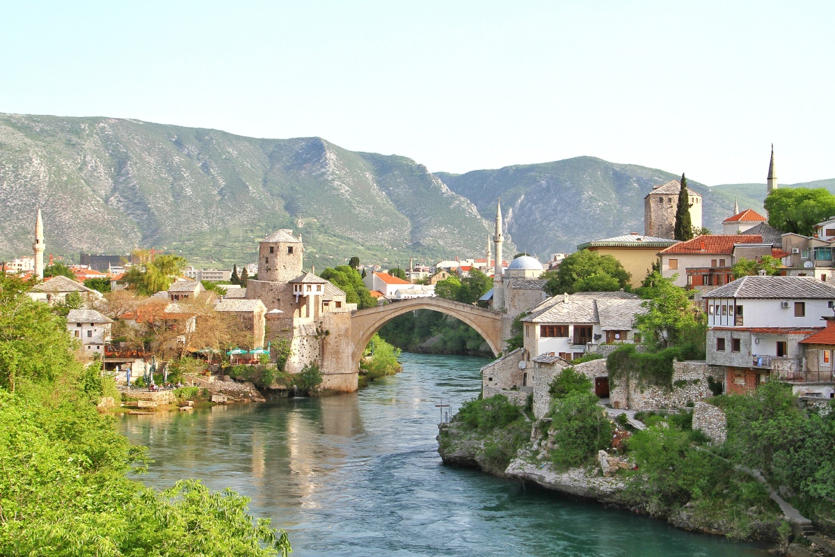 今年1-11月波黑联邦纳税人总计纳税79.66亿马克,就业人数达54.67万人