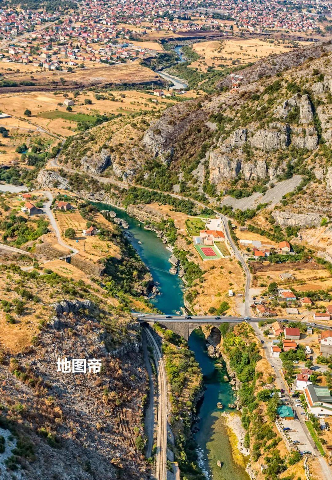 今年三季度，波黑联邦劳动力参与率为51.2%，就业率为44.7%，失业率为12.8%