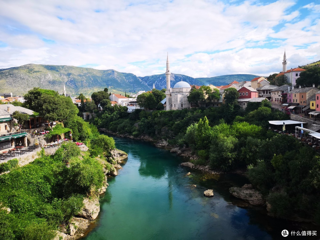 11月波黑工会一篮子消费品价格为3355.25马克，平均工资覆盖率47.78%